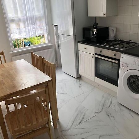 East London 2 Bedroom Flat מראה חיצוני תמונה