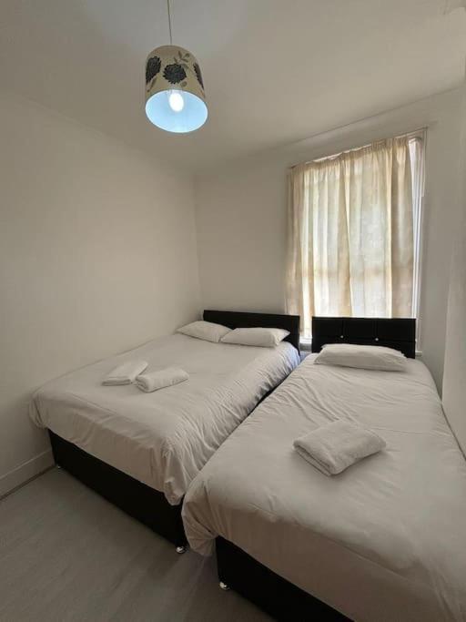 East London 2 Bedroom Flat מראה חיצוני תמונה