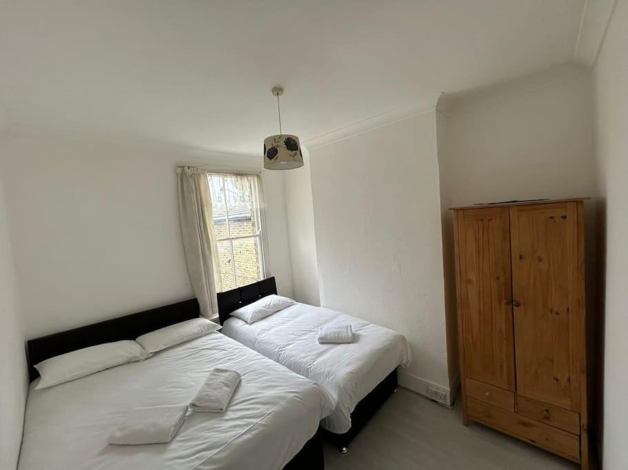 East London 2 Bedroom Flat מראה חיצוני תמונה