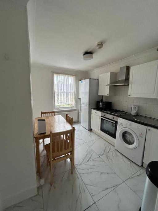 East London 2 Bedroom Flat מראה חיצוני תמונה
