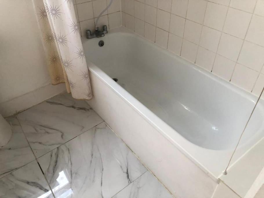 East London 2 Bedroom Flat מראה חיצוני תמונה