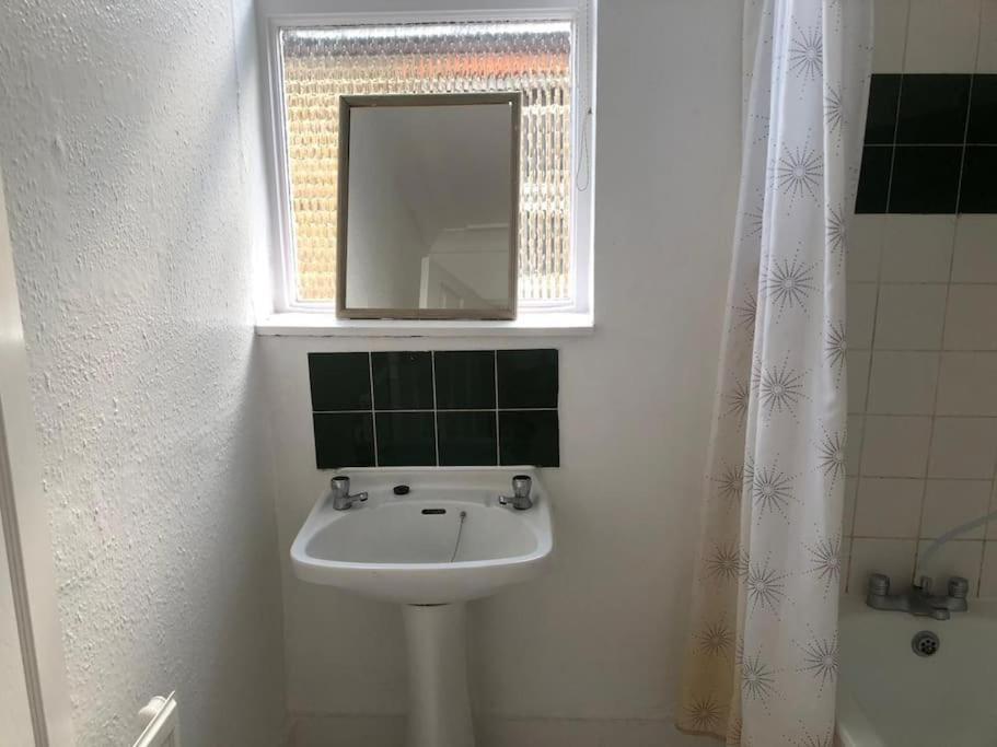 East London 2 Bedroom Flat מראה חיצוני תמונה